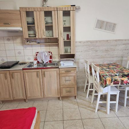 Orsi Apartman / Vendeghaz ケチケメート エクステリア 写真