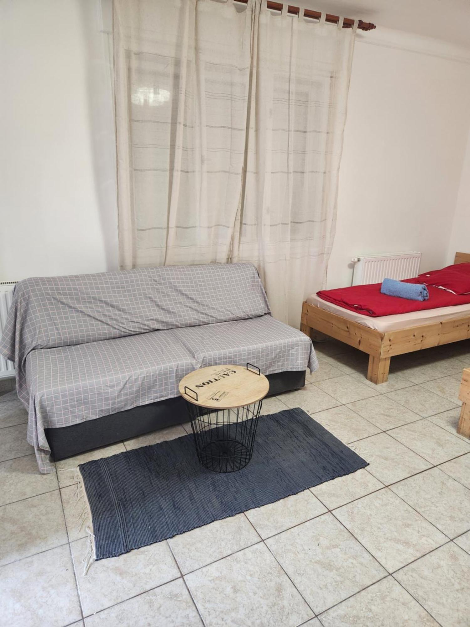 Orsi Apartman / Vendeghaz ケチケメート エクステリア 写真