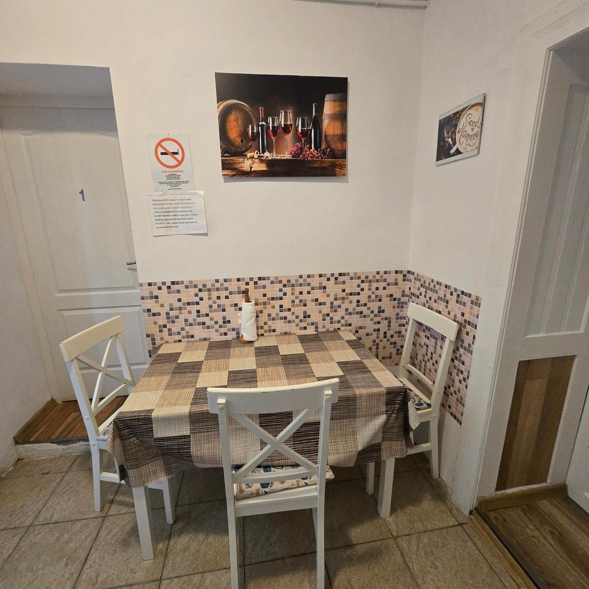 Orsi Apartman / Vendeghaz ケチケメート エクステリア 写真