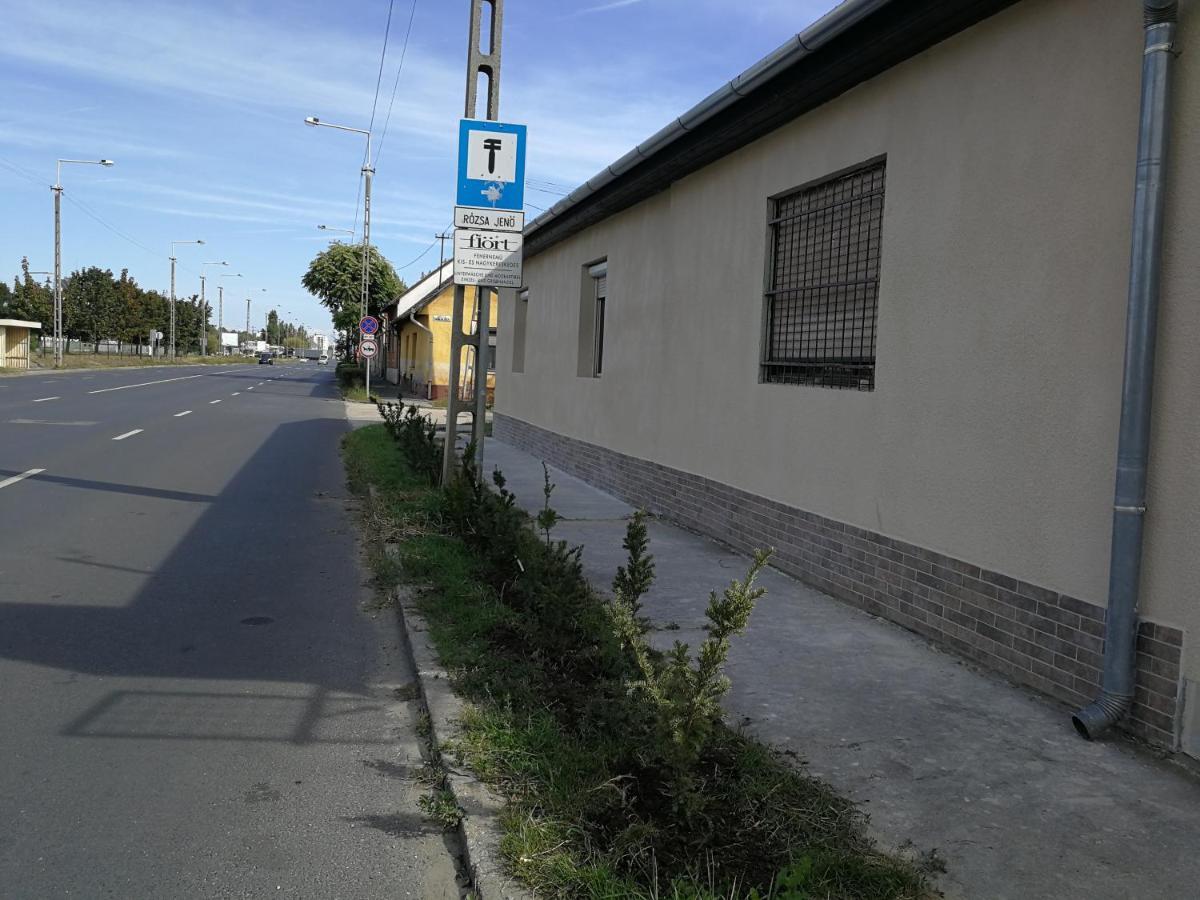 Orsi Apartman / Vendeghaz ケチケメート エクステリア 写真